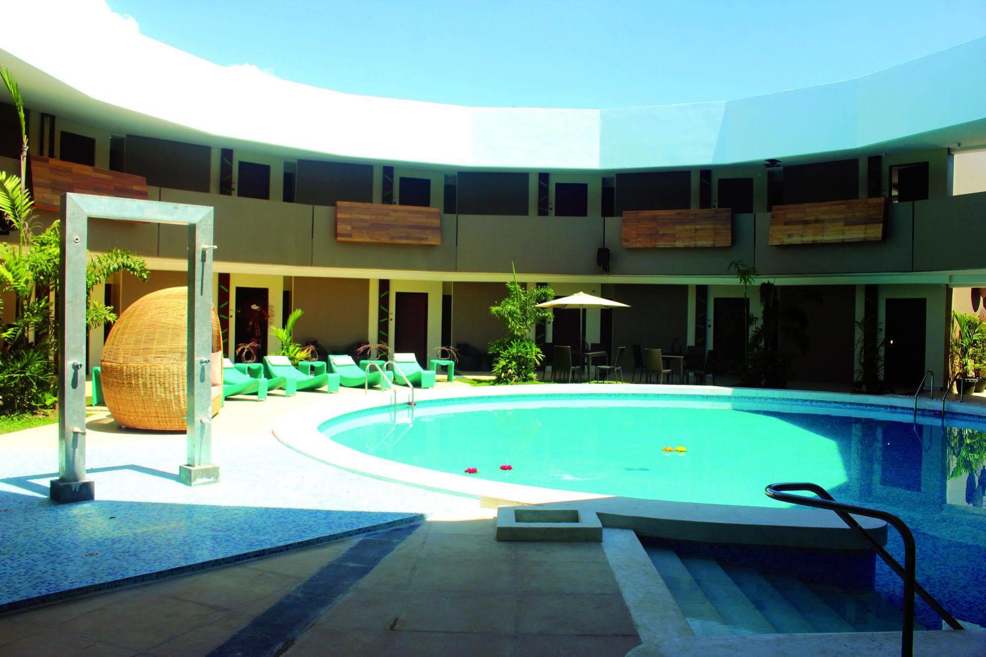 The Oriental Hotel Bataan 마리벨레스 외부 사진